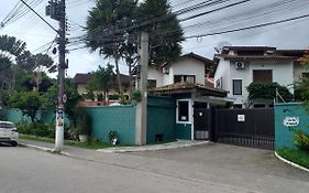 Casa em Juquehy, condomínio com piscina, área verde a 700 m da praia